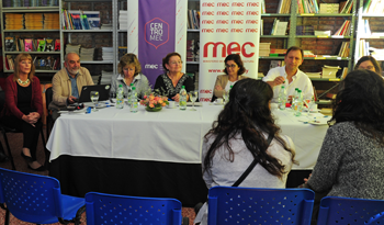Autoridades de la edución reunidos con la sociedad civil en el Liceo N.º 38, de La Teja