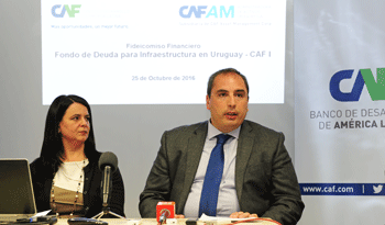 Subsecretario de Economía, Pablo Ferreri, y representante de CAf - Banco de Desarrollo, Gladis Genua