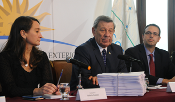 Valeria Csukasi. canciller Rodolfo Nin Novoa y Ricardo Baluga