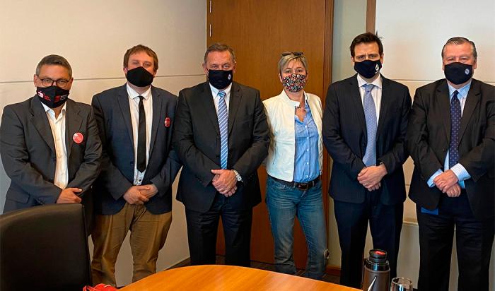 Reunión de autoridades de gobierno con representantes de APU