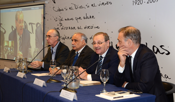 Autoridades en conferencia "Hacia un plan nacional de cultura" en la Torre de las Comunicaciones