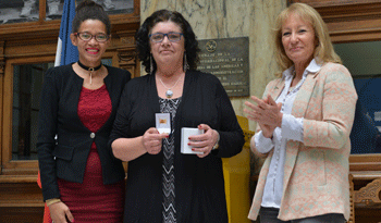 Solange Moreira y Carolina Cosse reconocen trayectoria de funcionaria postal