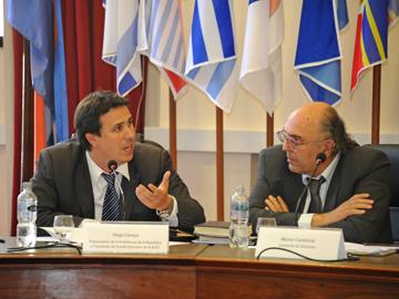 Prosecretario Cánepa junto a intendentes.