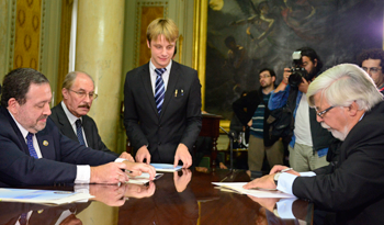 Firma de convenio entre autoridades del Poder Judicial y el Ministerio del Interior