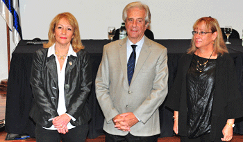El presidente Tabaré Vázquez flanqueado por la ministra Carolina Cosse y la visitante israelí Liat Ben David