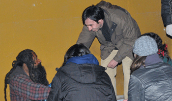 Equipo del MIDES en plena tarea de atención