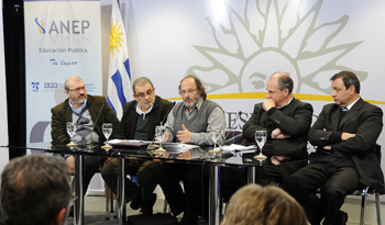 Autoridades nacionales en conferencia de prensa