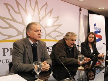 Presidente Mujica, ministro Venegas y presidenta de ASSE, Beatriz Silva