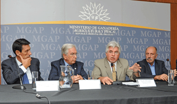 Alonso, Porteiro, Aguerre y De Izaguirre en presentación de fideicomiso.