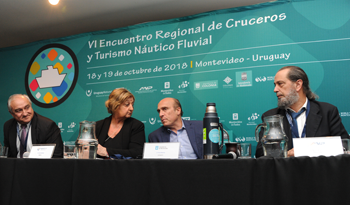 Autoridades en el lanzamiento de la temporada de cruceros