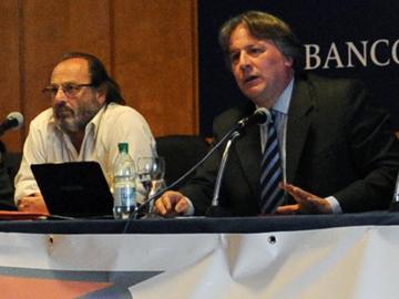 Ministro Lorenzo junto al ministro Olesker en conferencia de prensa