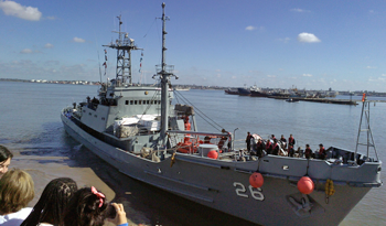 Buque ROU 26 “Vanguardia” zarpa desde el Puerto de Montevideo Buque ROU 26 “Vanguardia” zarpa desde el Puerto de Montevideo