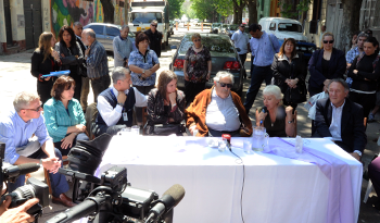 La funcionaria Selva Tabeira hace uso de la palabra junto al Presidente Mujica