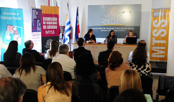 Autoridades en presentación del balance de la Comisión de Igualdad de Género y la Comisión Tripartita.