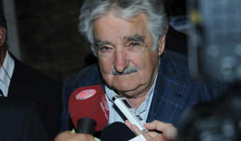 Presidente de la República, José Mujica, en diálogo con la prensa luego de la conferencia del Premio Nobel de Economía, Joseph Stiglitz