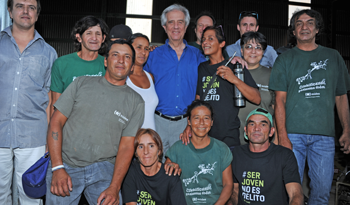 El Presidente Vázquez visitó cooperativa de clasificadores