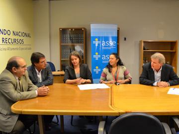 Firma de convenio en la sede de ASSE