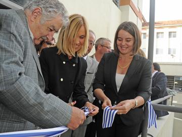 Presidente Mujica, Beatriz Argimón de Fundación Álvarez Caldeyro Barcia y Beatriz Silva de ASSE