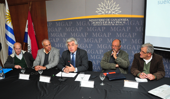 Titular de Ganadería, Agricultura y Pesca, Tabaré Aguerre, en Conferencia de Prensa