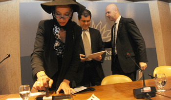 Presentación de matasellos que conmemora la presencia de Uruguay en la Expo Milán 2015
