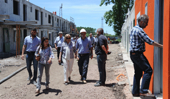 Autoridades de Vivienda en recorrida por Dolores