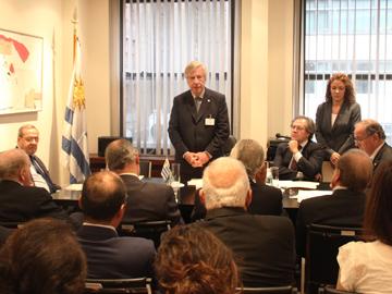 Vicepresidente Astori y canciller Almagro en reunión con empresarios