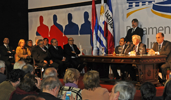 El vicepresidente Danilo Astori dirige el acto en Sauce de la Asamblea General legislativa en honor a José Artigas