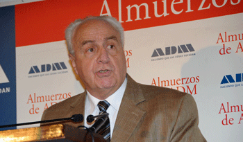 Ministro Víctor Rossi en evento organizado por ADM