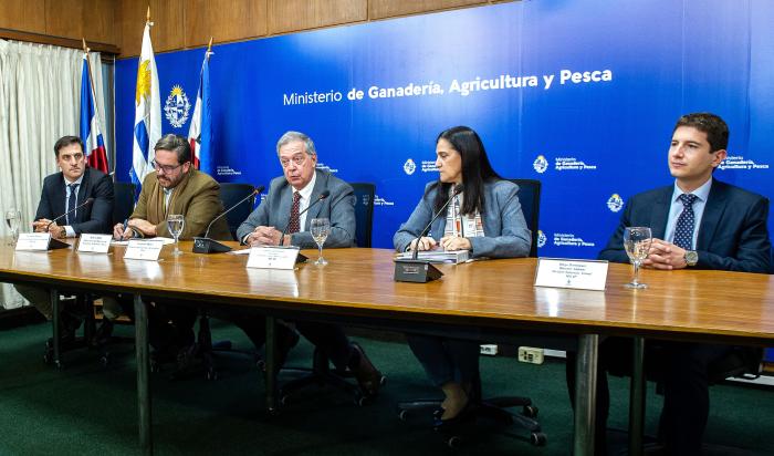 Ministro de Ganadería, Agricultura y Pesca, Fernando Mattos, explica los alcances del acuerdo con China