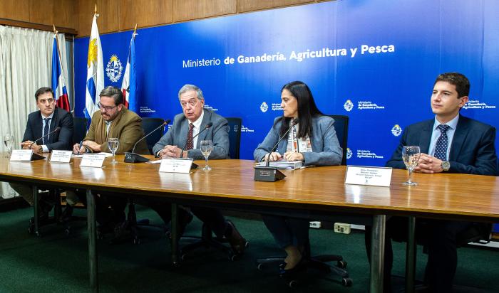 Ministro de Ganadería, Agricultura y Pesca, Fernando Mattos, explica los alcances del acuerdo con China