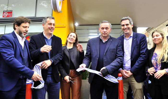 Secretario de Presidencia, Álvaro Delgado, junto a demás autoridades nacionales y locales durante el corte de cinta