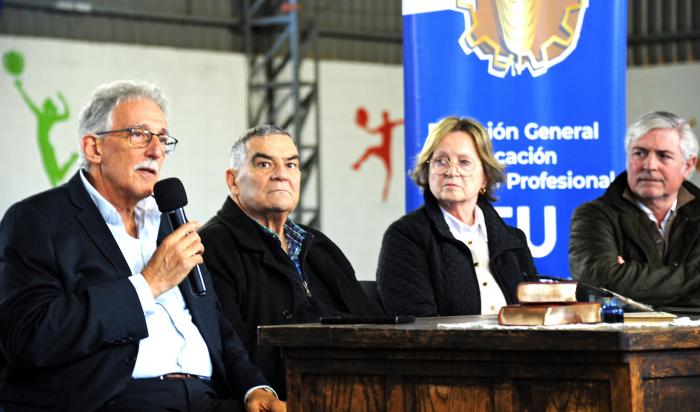El titular de la DGETP-UTU, Juan Pereyra, haciendo uso de la palabra durante el acto