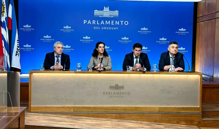 Autoridades del MEF, OPP y BCU
