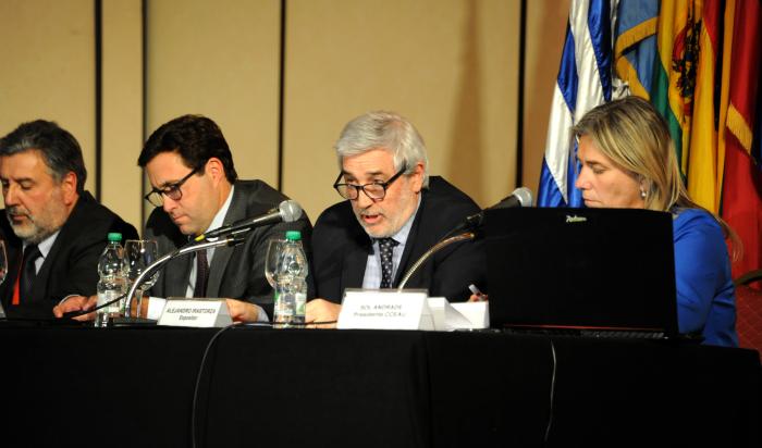 Autoridades en conferencia de prensa