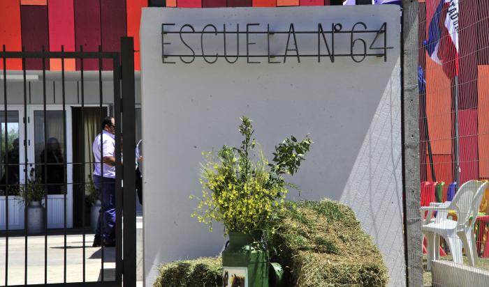 Escuela 64