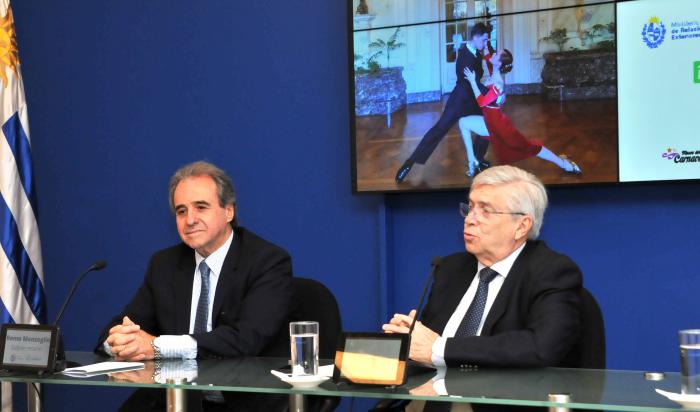 Ministro de Turismo, Tabaré Viera y subsecretario de la cartera, Remo Monzeglio, durante el acto