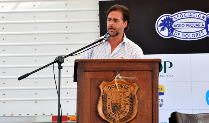 Lacalle Pou en cosecha del trigo