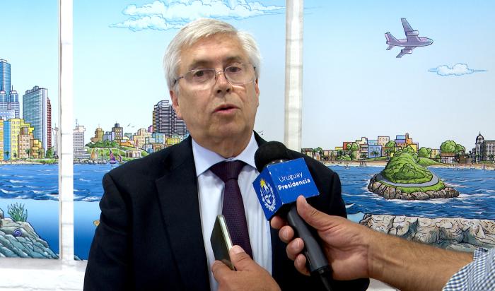 Ministro de Turismo, Tabaré Viera, en nota con Comunicación Presidencial