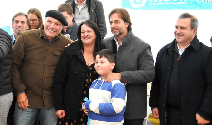 Lacalle Pou inauguró primera intervención de Mevir en Chuy