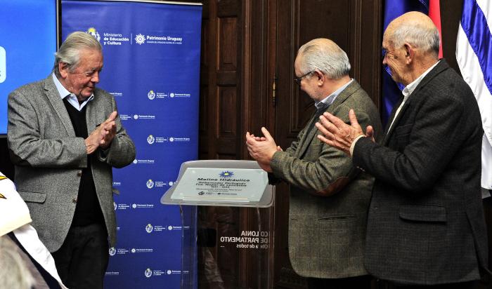 Autoridades nacionales y departamentales descubren placa recordatoria