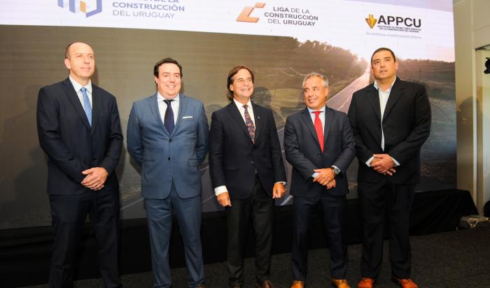 Lacalle Pou y autoridades