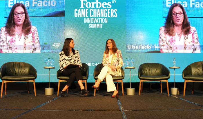  Ministra de Industria, Energía y Minería, Elisa Facio, durante su exposición 