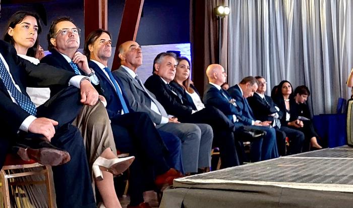 Lacalle Pou junto a autoridades de Gobierno