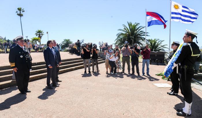 Lacalle Pou presidió conmemoración del 207.° aniversario de la Armada Nacional