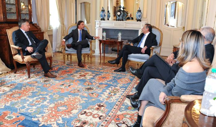 Presidente Luis Lacalle Pou reunido con su par colombiano, Gustavo Petro y autoridades de ambas naciones