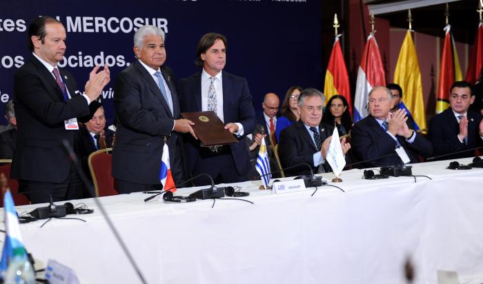 Presidente Lacalle Pou y presidente de Panamá José Raúl Mulino