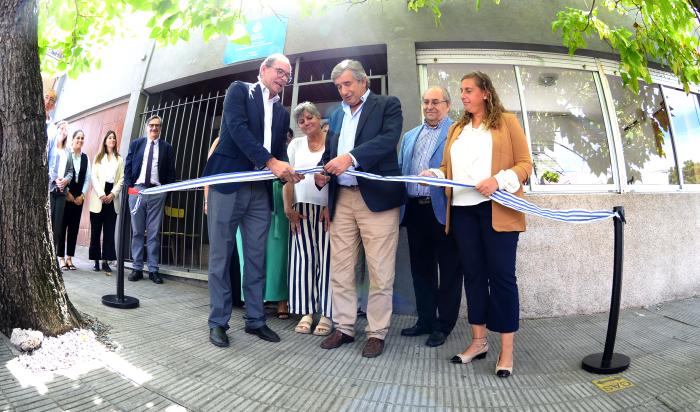 Autoridades realizan corte de cinta