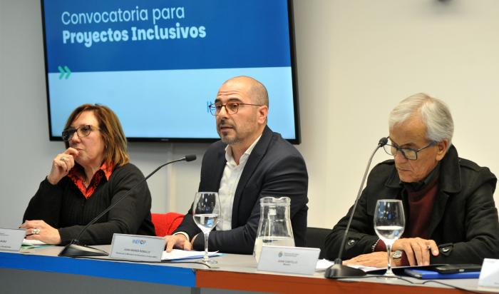 Mesa de autoridades del evento