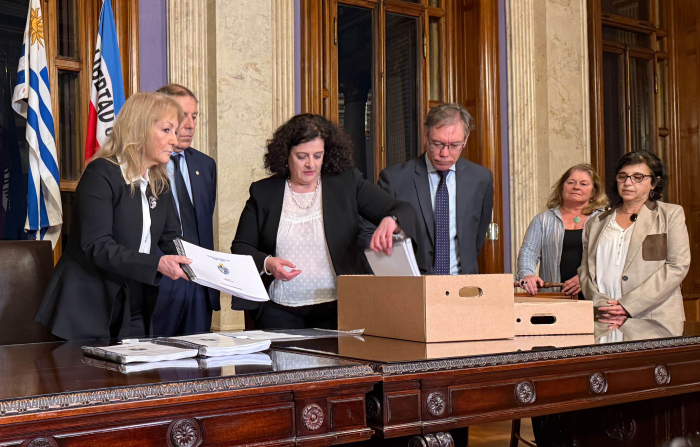 Equipo económico en el Parlamento