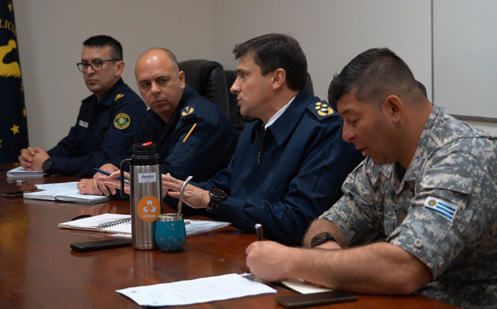 Los referentes del encuentro reunidos alrededor de una mesa